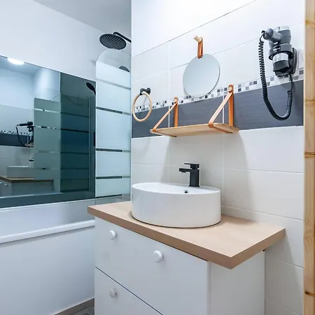 Skis Aux Pieds Avec Double Balcon Pres De - Fr-1-355-101 Appartement *